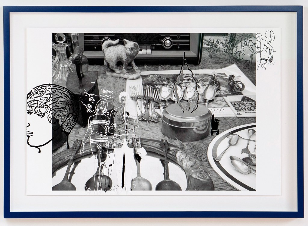 Ève Cadieux, Vos dons d’ubiquité à Waterlooplein, 2021. 
Impression jet d’encre sur papier chiffon Photo Rag,
36,8 x 55,9 cm (format papier).
Édition : 5